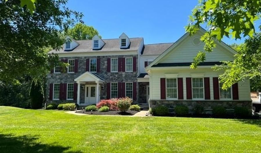 17 WATERTON Dr, Bear, DE 19701 - 4 Beds, 5 Bath