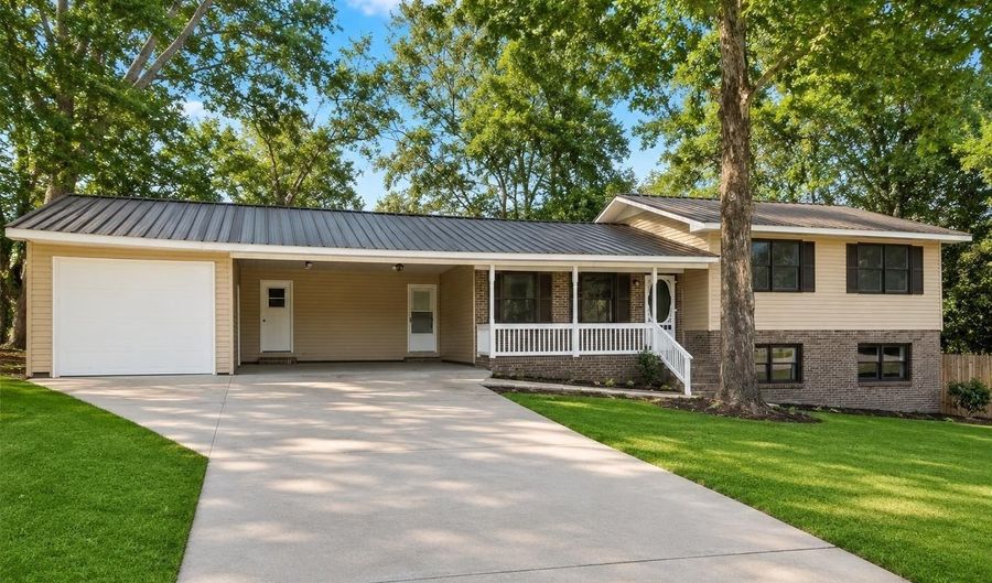 600 W 62ND St, Anniston, AL 36206 - 4 Beds, 3 Bath