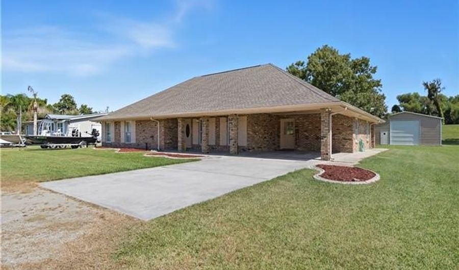 13053 HIGHWAY 23 Hwy, Belle Chasse, LA 70037 - 4 Beds, 3 Bath