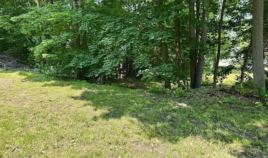 23 Trafalgar Sq 23, Barre, MA 01005 - 3 Beds, 1 Bath