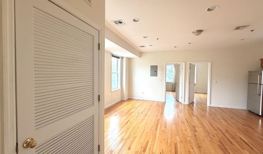 687 AVENUE A #201, Bayonne, NJ 07002 - 2 Beds, 1 Bath