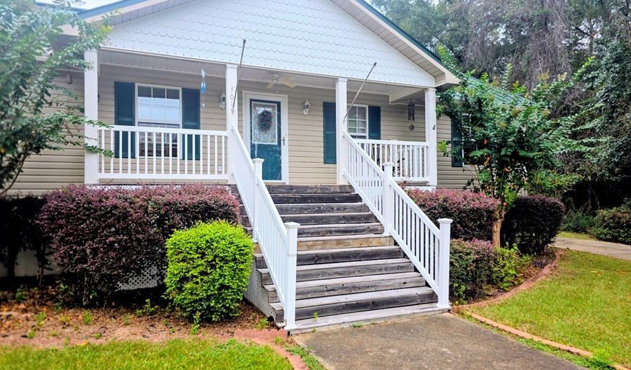 701 DOUGLAS Dr, Abbeville, AL 36310 - 2 Beds, 3 Bath