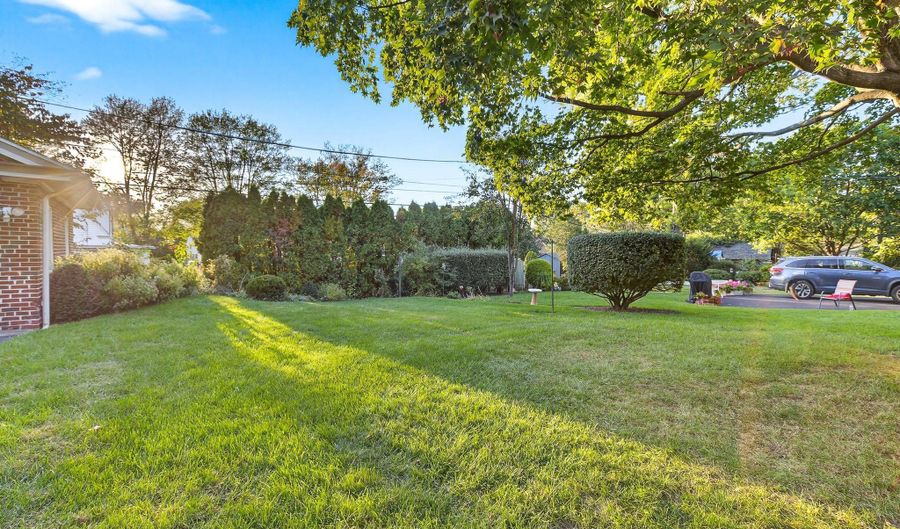 216 JEFFERSON Blvd, Reading, PA 19609 - 3 Beds, 2 Bath