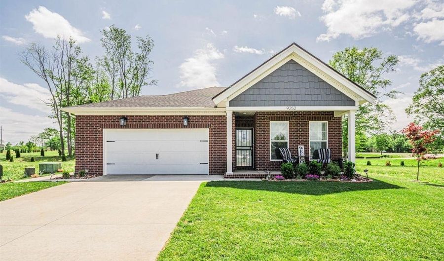 9252 Woodgate Cir, Alvaton, KY 42122 - 3 Beds, 2 Bath