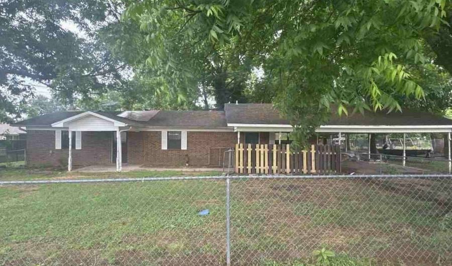607 NW 2nd St, Atkins, AR 72823 - 2 Beds, 2 Bath