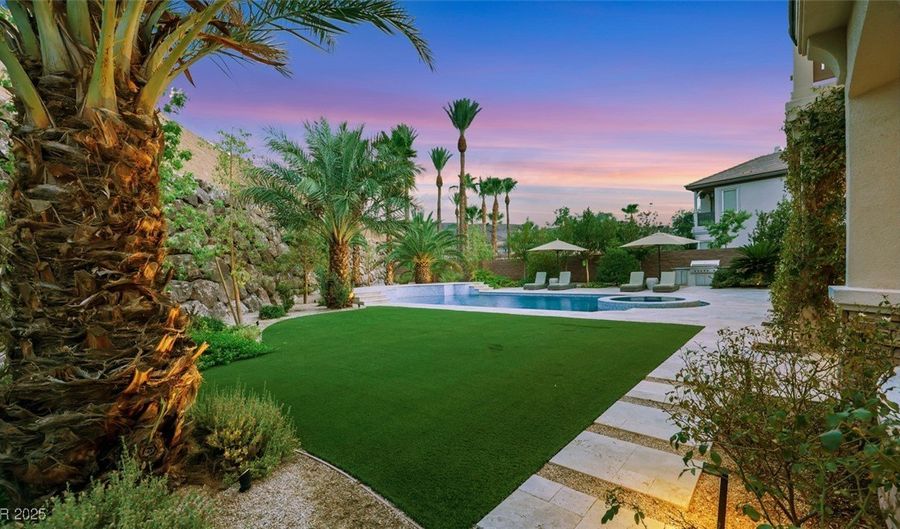 430 Stone Lair Ct, Henderson, NV 89012 - 5 Beds, 5 Bath