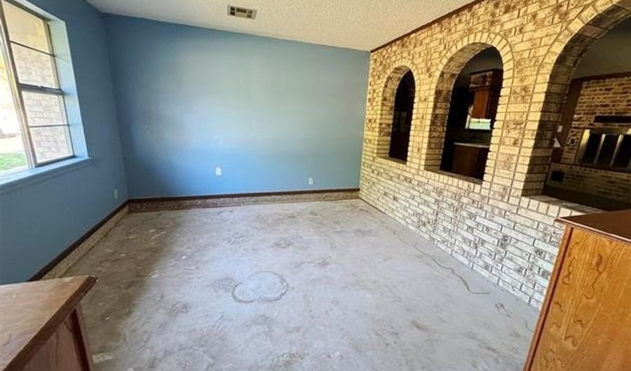 2705 Brookside Cir, McAlester, OK 74501 - 3 Beds, 2 Bath
