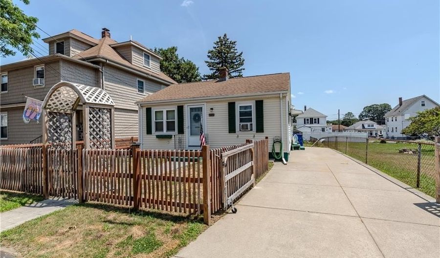 218 S Hull St, East Providence, RI 02914 - 2 Beds, 2 Bath