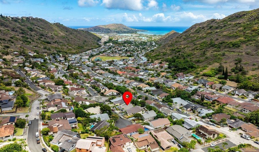 928 Hokulani St, Honolulu, HI 96825 - 4 Beds, 2 Bath