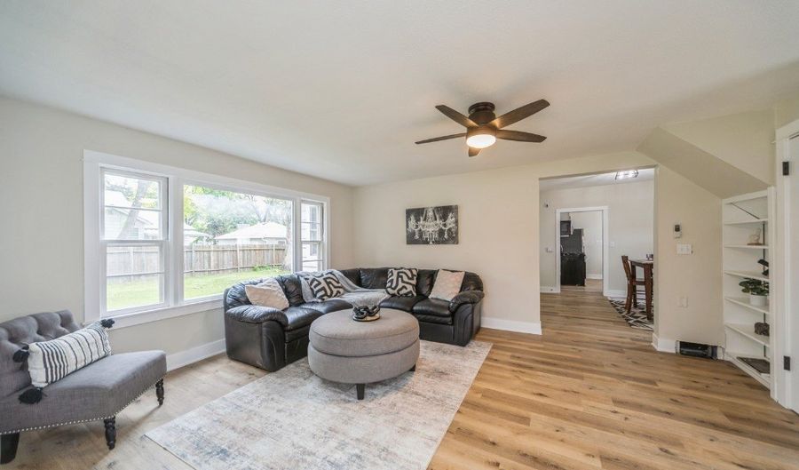 212 Nile Kinnick Dr N, Adel, IA 50003 - 3 Beds, 1 Bath