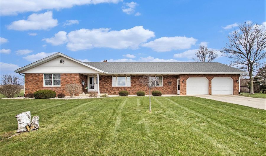 68326 County Road 1, Wakarusa, IN 46573 - 3 Beds, 3 Bath