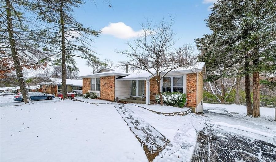 677 Turfwood Dr, Ballwin, MO 63021 - 3 Beds, 3 Bath