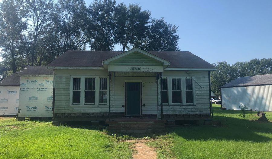 610 W Plaquemine St, Church Point, LA 70525 - 3 Beds, 2 Bath