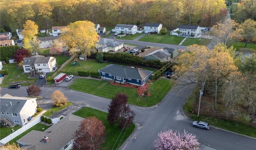 62 Canonchet Trl, Cranston, RI 02921 - 5 Beds, 3 Bath