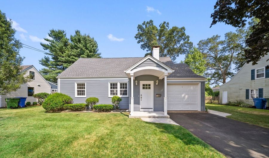 21 Oakwood Mnr, Cromwell, CT 06416 - 4 Beds, 3 Bath