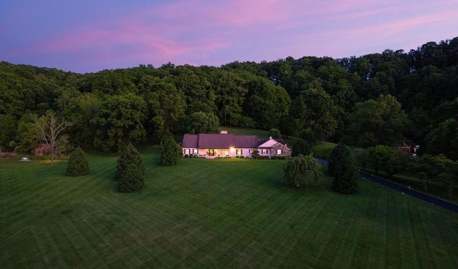 160 Fairway, Abingdon, VA 24210 - 4 Beds, 4 Bath