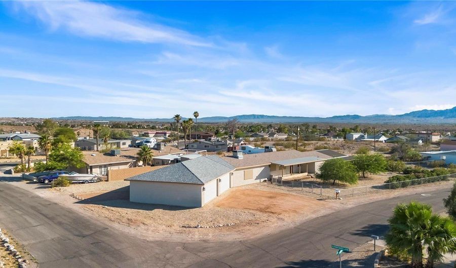 1350 Newberry Dr, Bullhead City, AZ 86442 - 5 Beds, 3 Bath