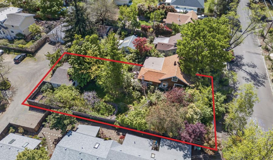 324 Liberty St, Ashland, OR 97520 - 2 Beds, 1 Bath