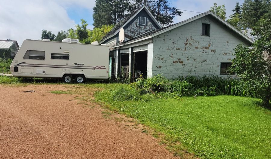 400 SUPERIOR St S, Antigo, WI 54409 - 4 Beds, 1 Bath