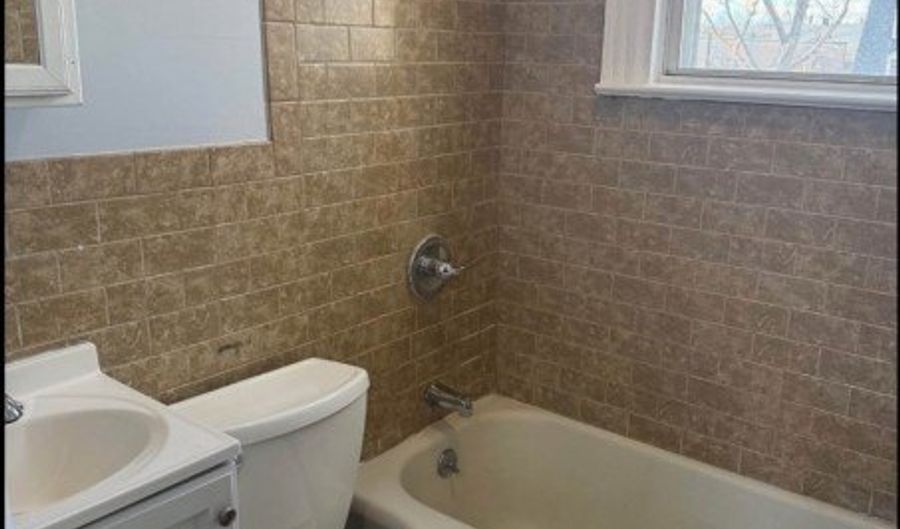 43 W 26Th St 2, Bayonne, NJ 07002 - 4 Beds, 1 Bath