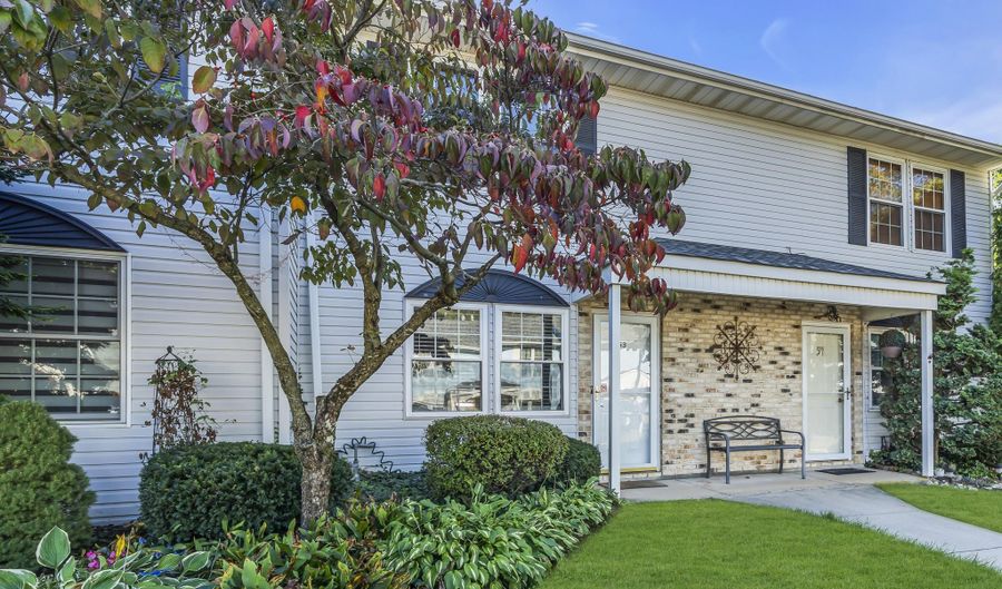 82 Cliffwood Ave W 53, Aberdeen, NJ 07747 - 2 Beds, 2 Bath