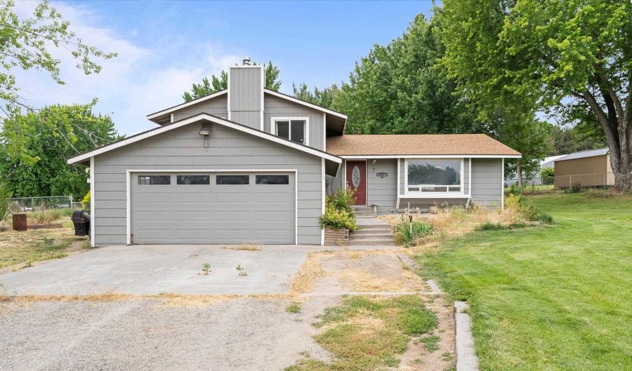 7 W Wagon Wheel Pr NW, Benton City, WA 99320 - 4 Beds, 3 Bath