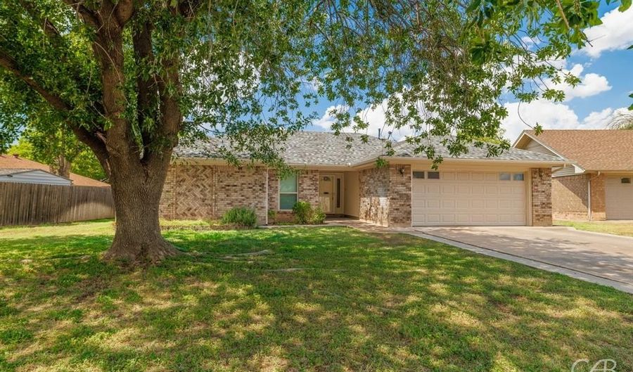 1402 Clarks Dr, Abilene, TX 79602 - 3 Beds, 2 Bath