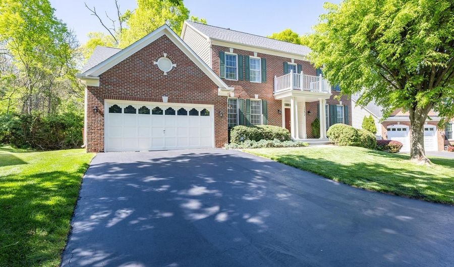 10834 HILLBROOKE Ln, Potomac, MD 20854 - 4 Beds, 5 Bath