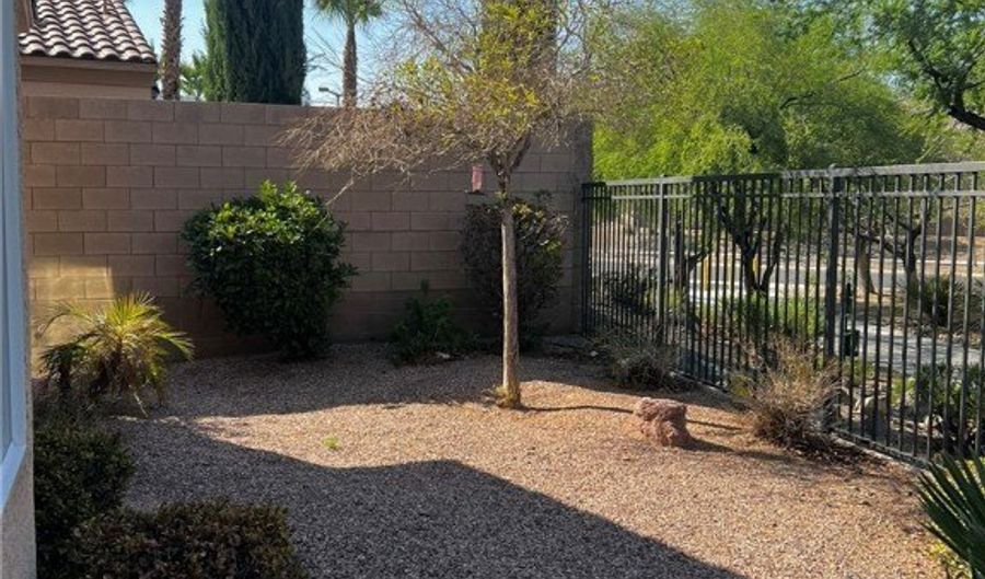 2747 LOCHLEVEN Way, Henderson, NV 89044 - 3 Beds, 2 Bath