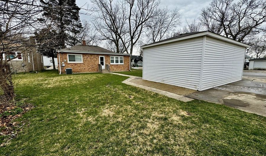 2344 S 17th Ave, Broadview, IL 60155 - 3 Beds, 2 Bath