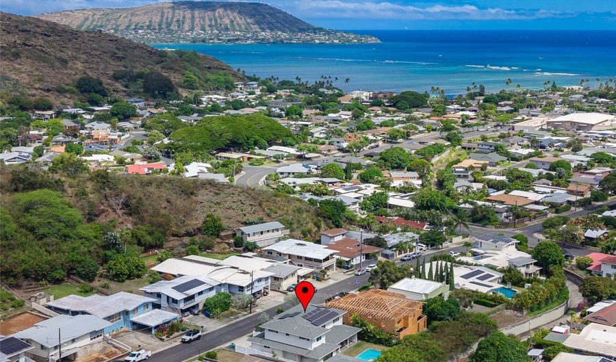 5872 Haleola St, Honolulu, HI 96821 - 4 Beds, 4 Bath