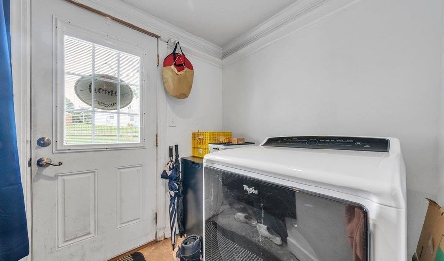 404 9th St, Altavista, VA 24517 - 3 Beds, 1 Bath