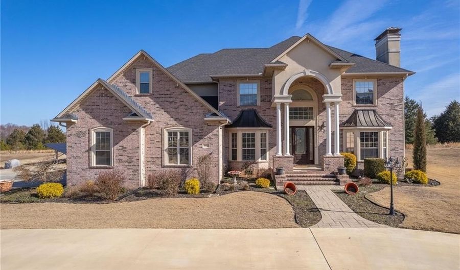 2108 N Mountain Grove Rd, Alma, AR 72921 - 4 Beds, 4 Bath