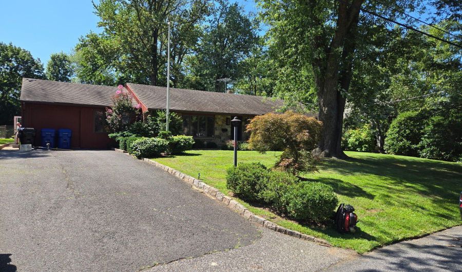 8 Greenwood Pl, Middletown, NJ 07748 - 4 Beds, 4 Bath