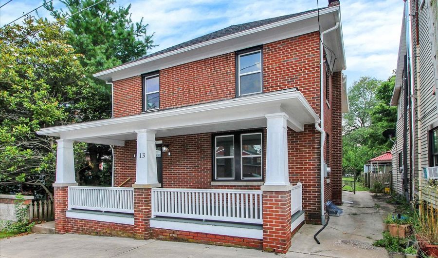 13 E KING St, Abbottstown, PA 17301 - 3 Beds, 2 Bath