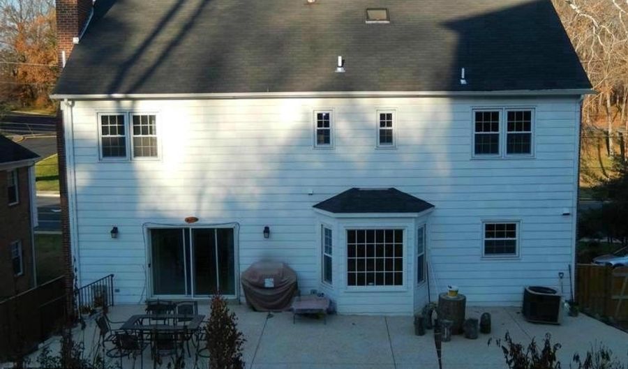 5512 MASSACHUSETTS Ave, Bethesda, MD 20816 - 4 Beds, 5 Bath