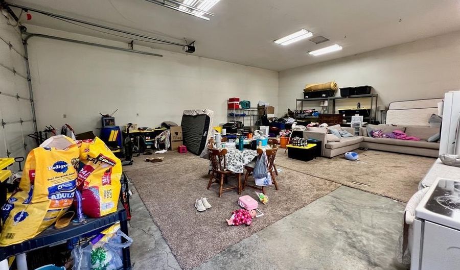 3785 E Wanda St, Ammon, ID 83406 - 6 Beds, 3 Bath