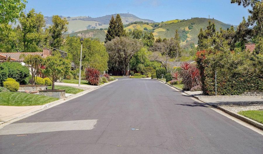 24 Ray Ct, Alamo, CA 94507 - 4 Beds, 3 Bath