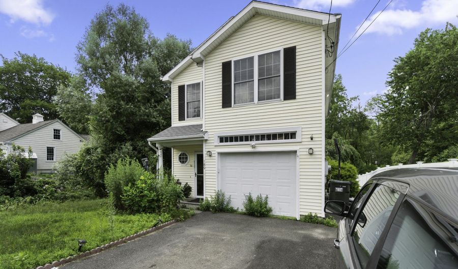 189 Southern Blvd, Danbury, CT 06810 - 3 Beds, 3 Bath