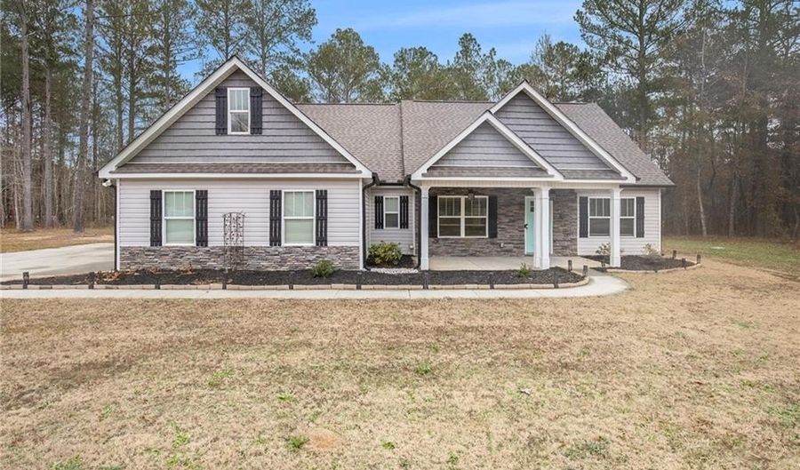 125 Evergreen S, Barnesville, GA 30204 - 4 Beds, 3 Bath