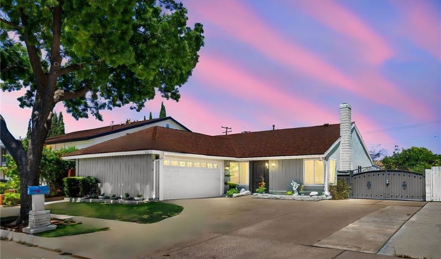 570 S Gilbuck, Anaheim, CA 92802 - 3 Beds, 2 Bath