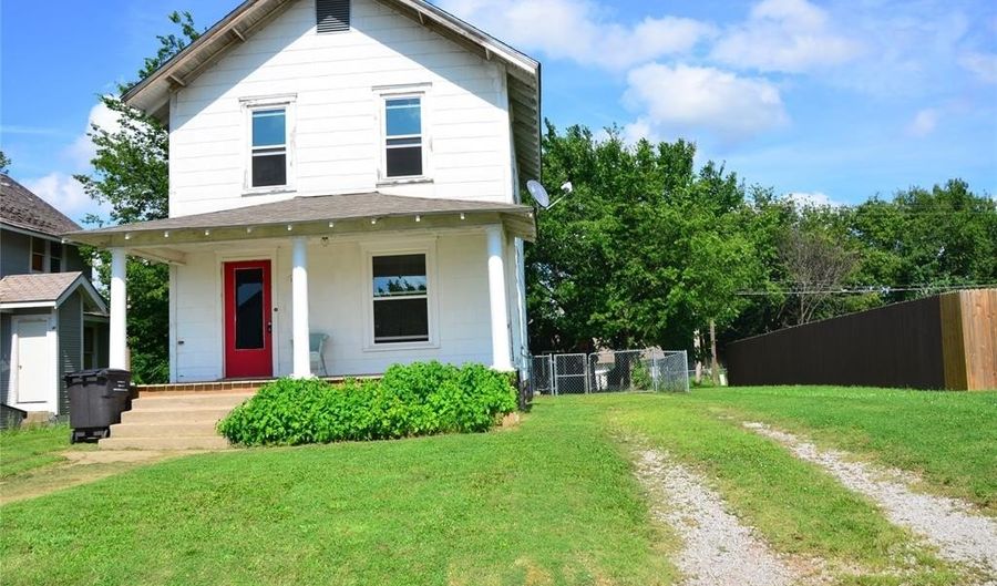 120 S Chickasaw Ave, Bartlesville, OK 74003 - 3 Beds, 3 Bath