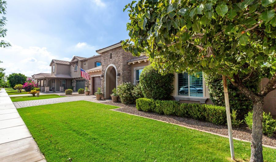 2960 E Sunrise Pl, Chandler, AZ 85286 - 3 Beds, 4 Bath