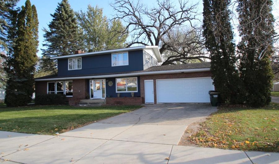 57 Cherry Ave S, Annandale, MN 55302 - 5 Beds, 2 Bath