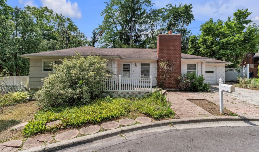 6 Ruthven Pl, Ann Arbor, MI 48104 - 3 Beds, 1 Bath