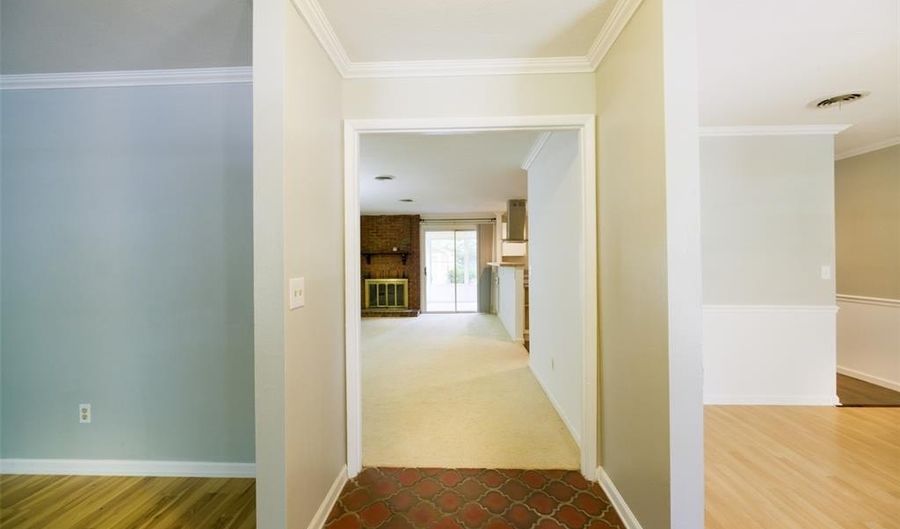 427 Brass Lamp Dr, Ballwin, MO 63011 - 3 Beds, 2 Bath