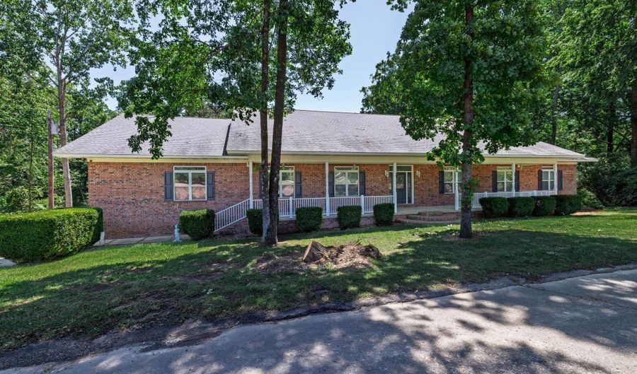 72 Ranch Rd, Arkadelphia, AR 71923 - 3 Beds, 4 Bath