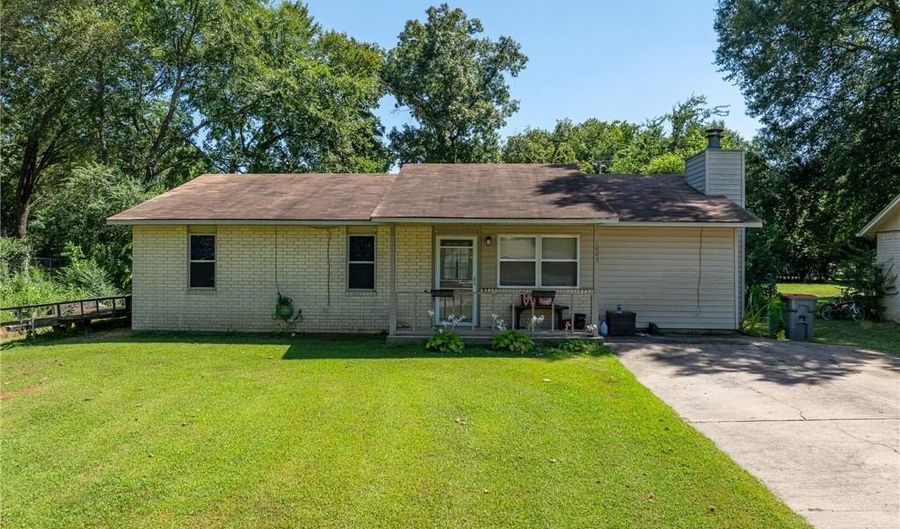 1005 N St, Barling, AR 72923 - 3 Beds, 2 Bath