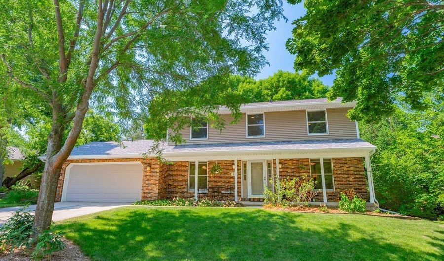21 E Newhaven Cir, Madison, WI 53717 - 3 Beds, 3 Bath