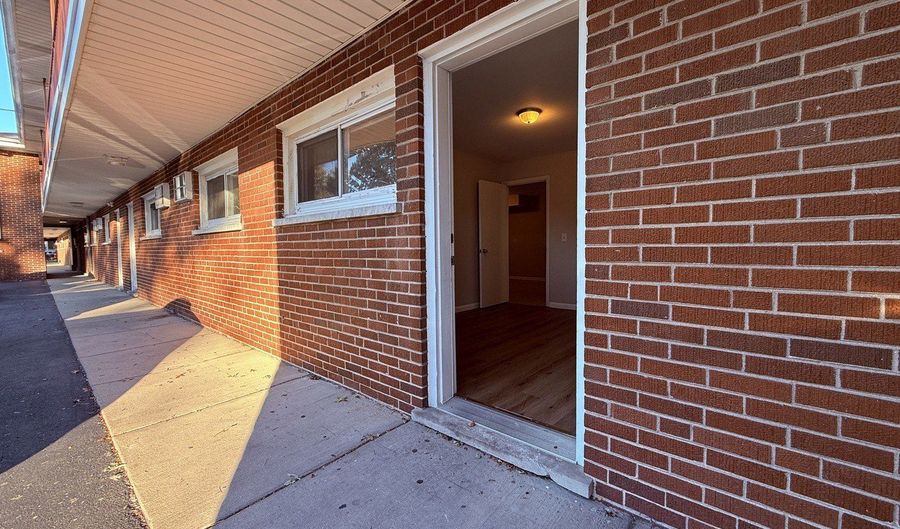 1119 E ALGONQUIN Rd 2, Arlington Heights, IL 60005 - 2 Beds, 1 Bath